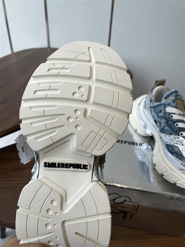 20251128103854529 370